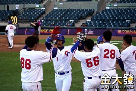 去年u23棒球名單上也有邱辰，靠著魔球完封多明尼加